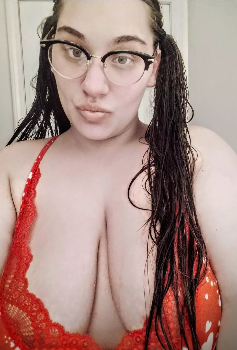 I want you to watch while I make your husbands cock explode inside of me 🥰