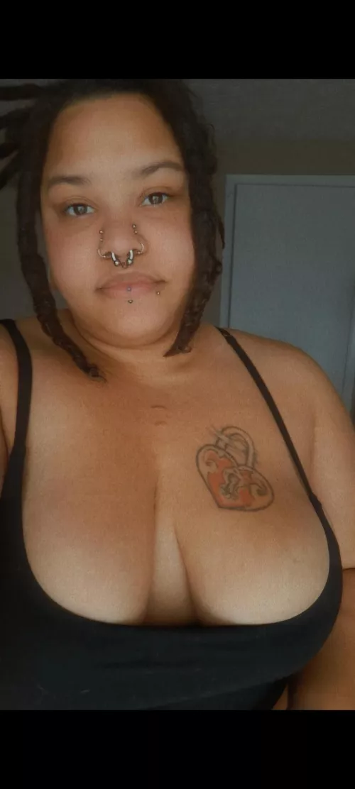 I'm so ready for nice weather🖤🕸