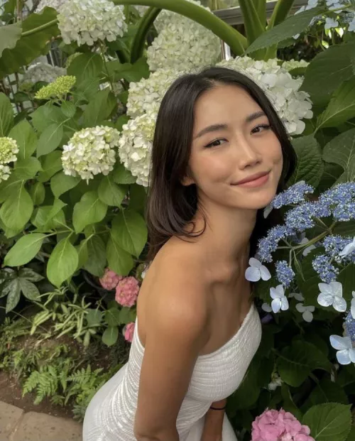 is she cute, yes or no? 