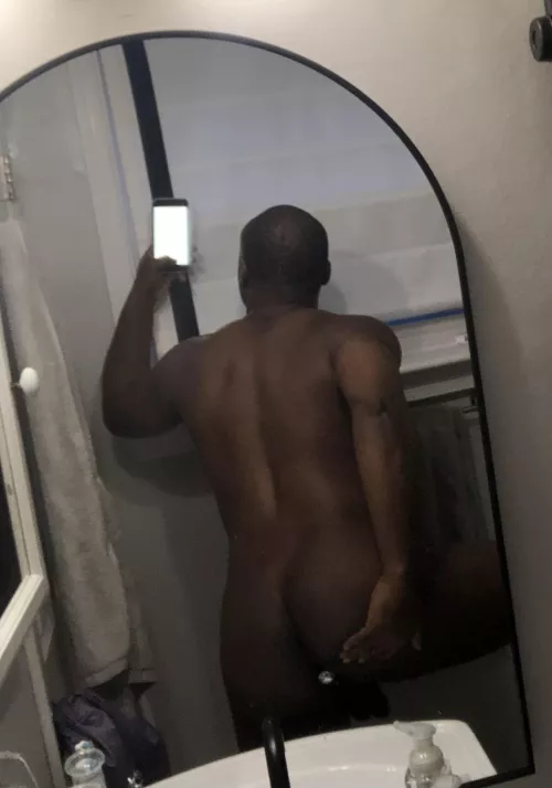 It’s Friday so I decided to show my ass plugged up. 😜