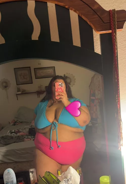 It’s giving 80’s neon 🩵🩷