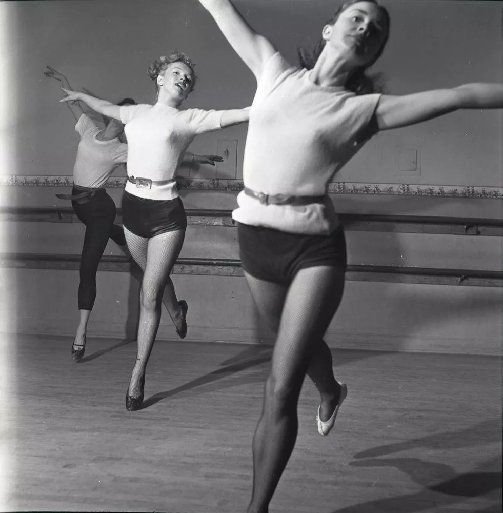 Marilyn Monroe, dance class, late 40's early 50's 