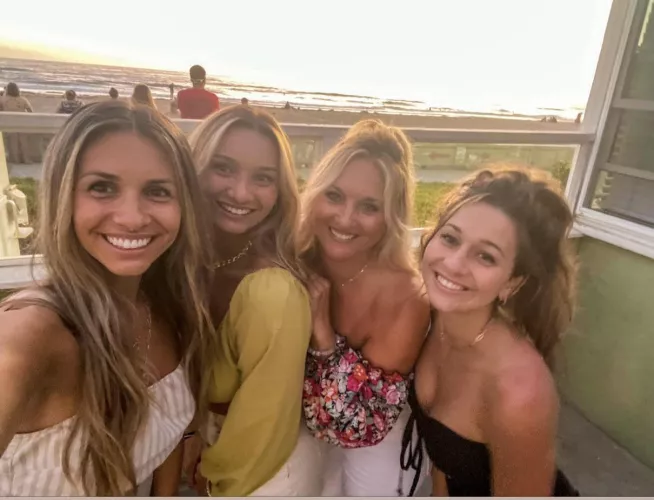 Mom and Daughters [4]