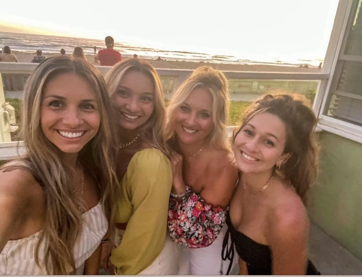 Mom and Daughters [4]