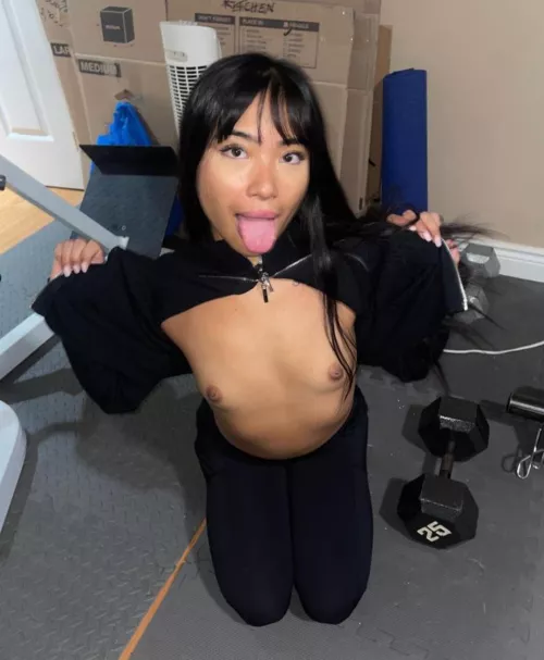 my asian cunt will be filled and fucked if u wanna stick it in