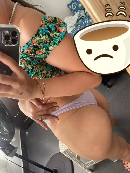 My latina ass needs lots of spanking by White Guys