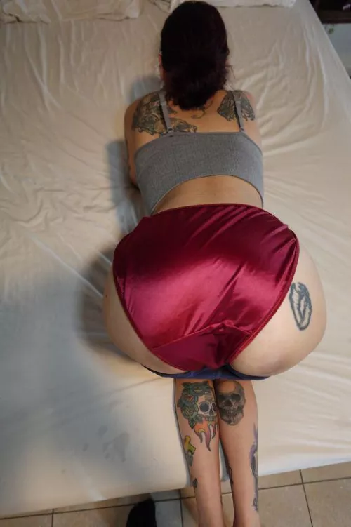 red satin clad ❤❤❤