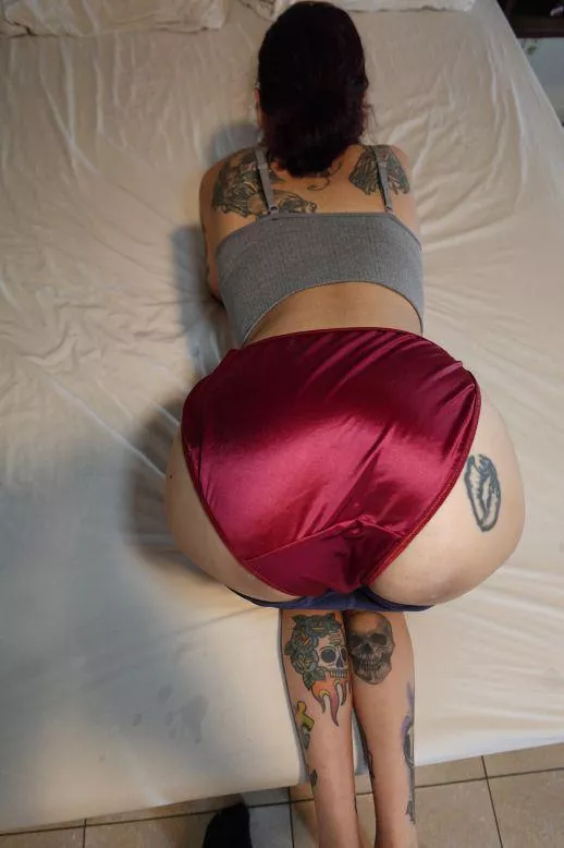 red satin clad ❤❤❤