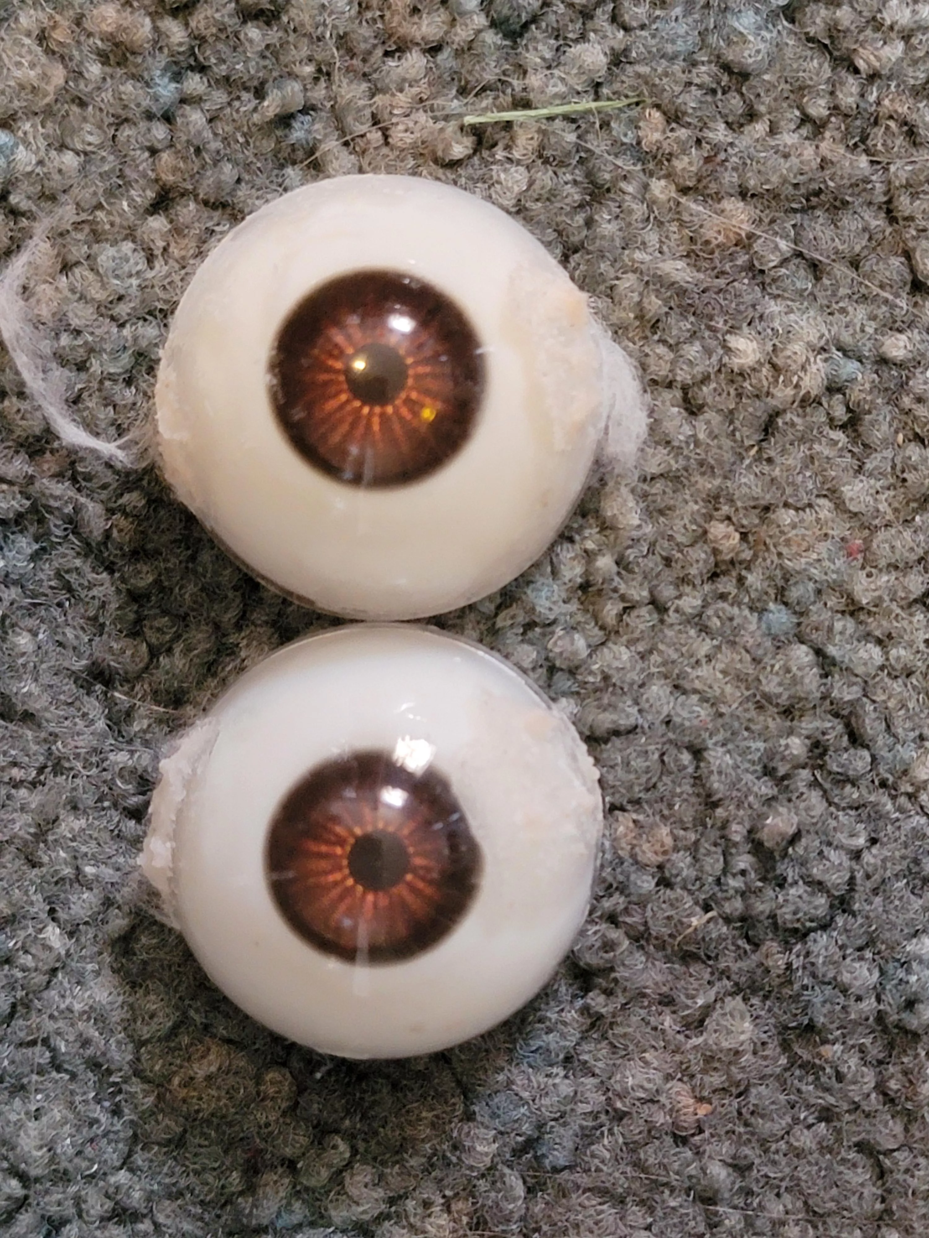 Removing glue from eyes