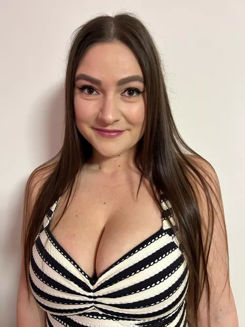 Showing off my cleavage