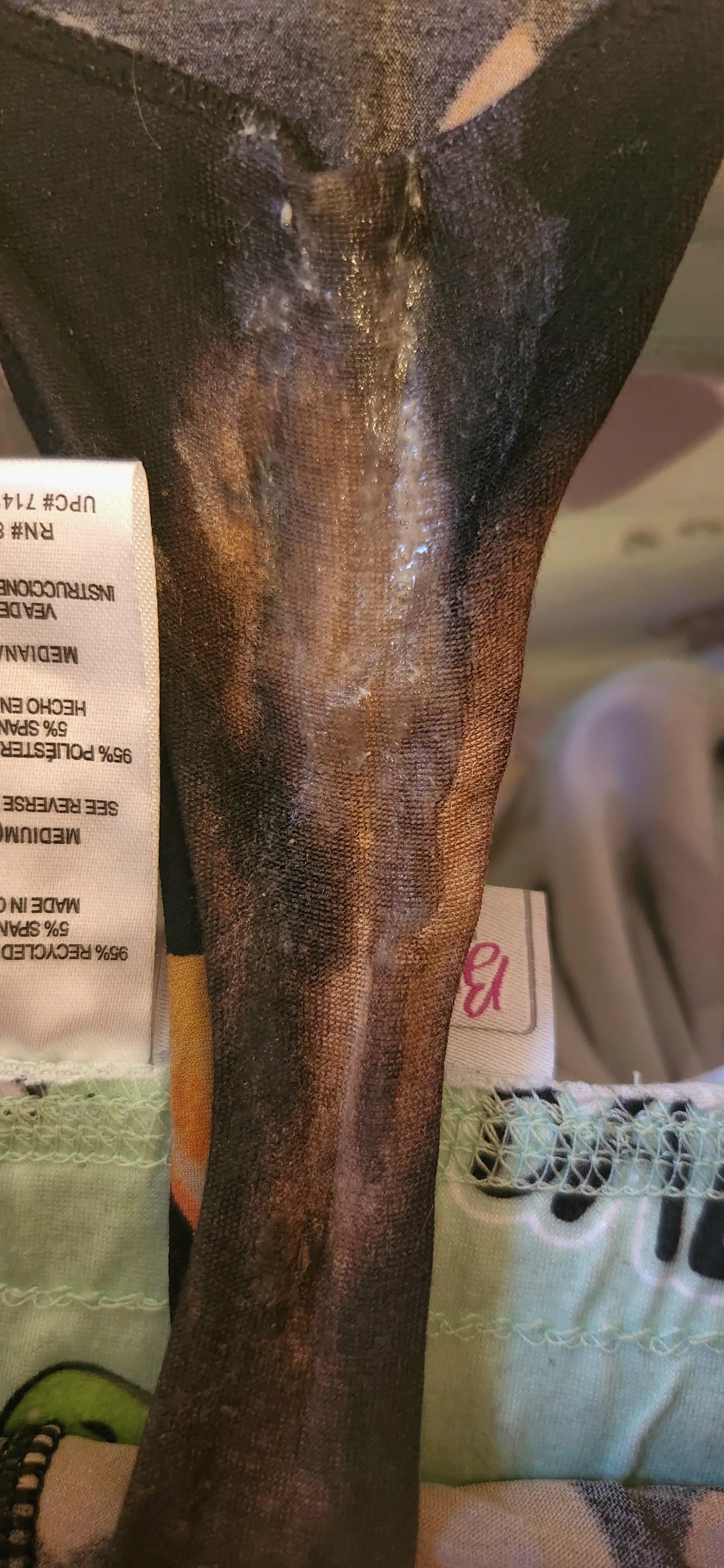 Stained and wet all in one😋