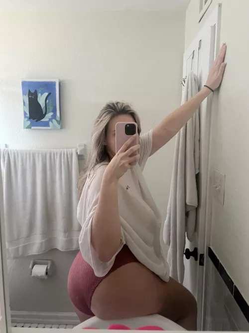 Start your weekend by eating this cake 🍰🍑🤭