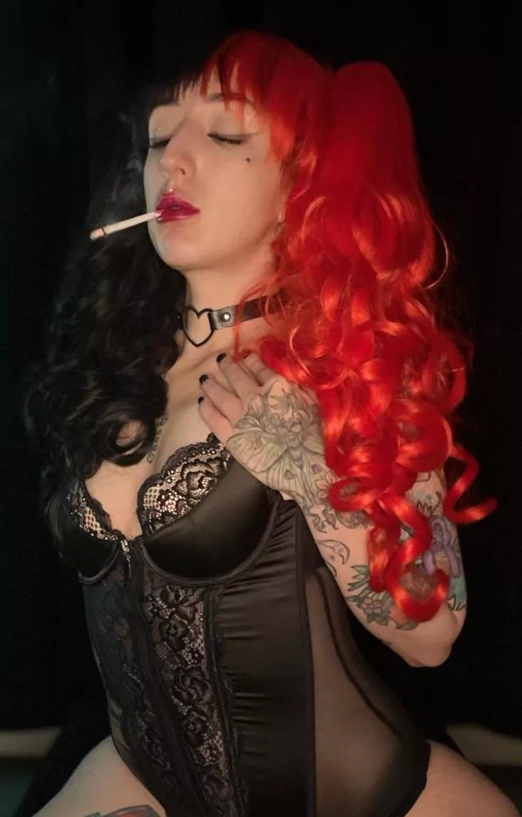 Turns out a lot of you like smoking goth girls…😈 I’m happy to oblige..💋💨