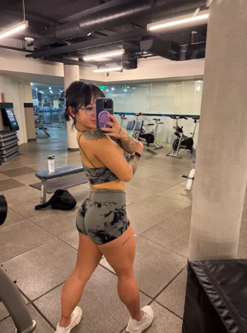 Would you hit up an Asian girl like me at the gym?