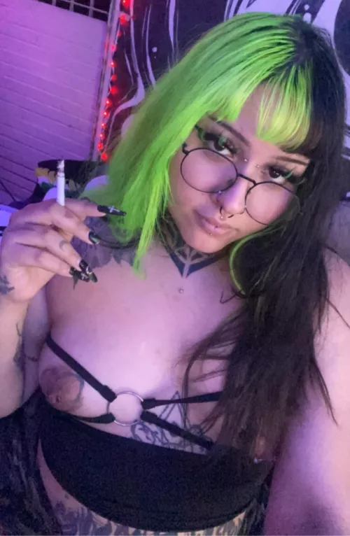 Would you smoke with me and play with my Tits?