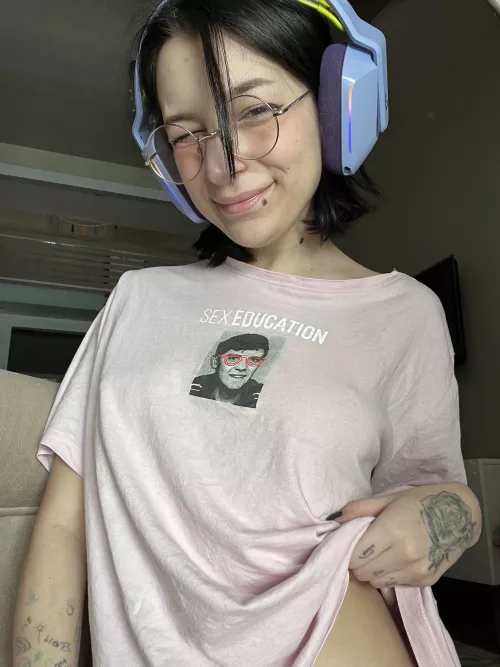 you can literally see my erect nipples through my t-shirt :3