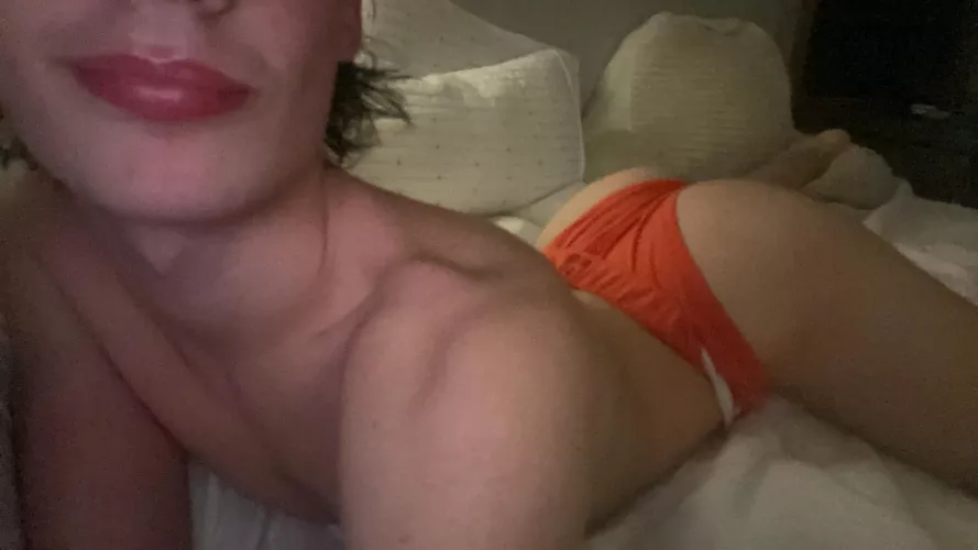 18 verbal bttm;) hmu with a pic i dont open chats @joshuaclear24 face+ verbal+