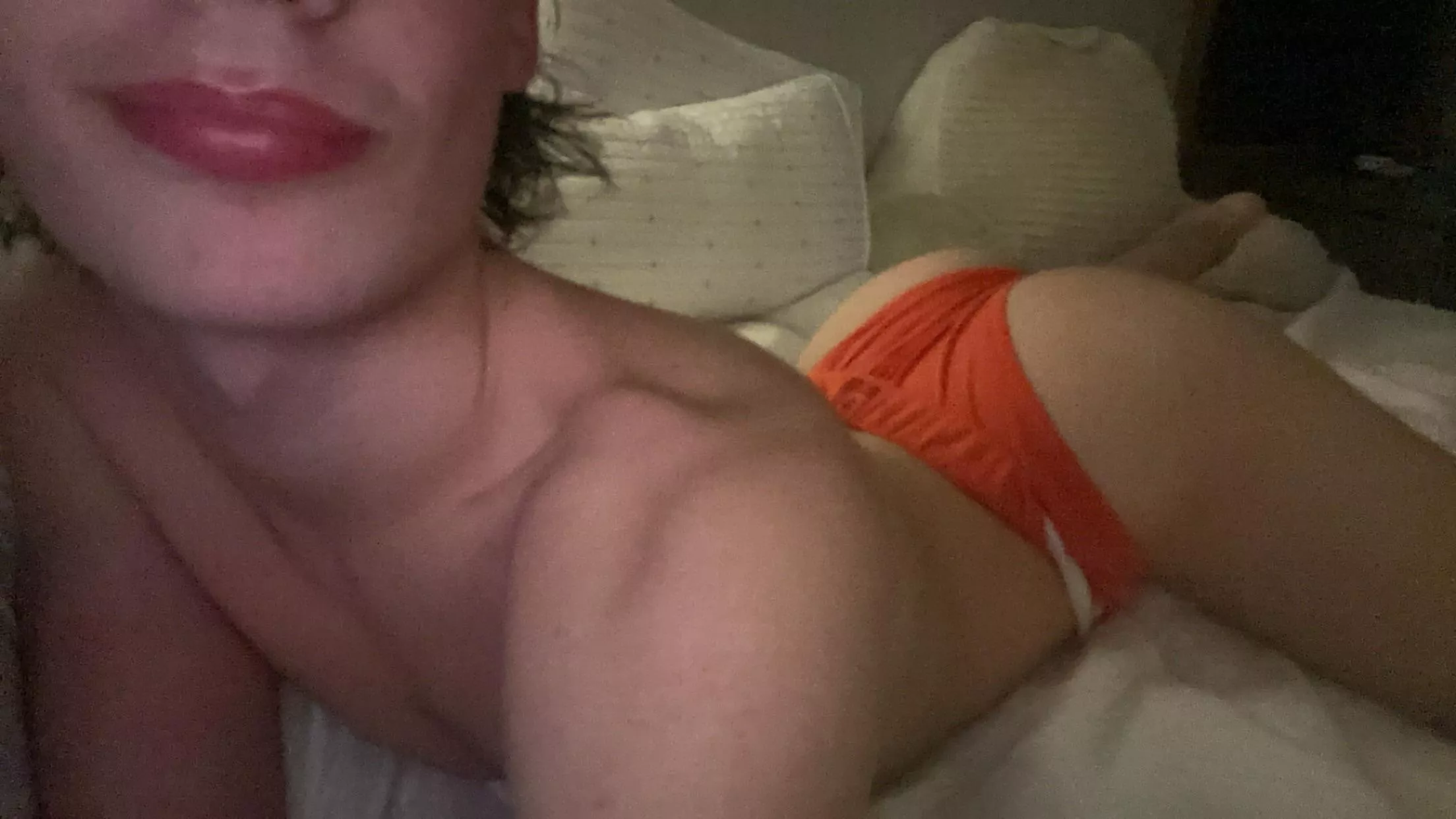 18 verbal bttm;) hmu with a pic i dont open chats @joshuaclear24 face+ verbal+