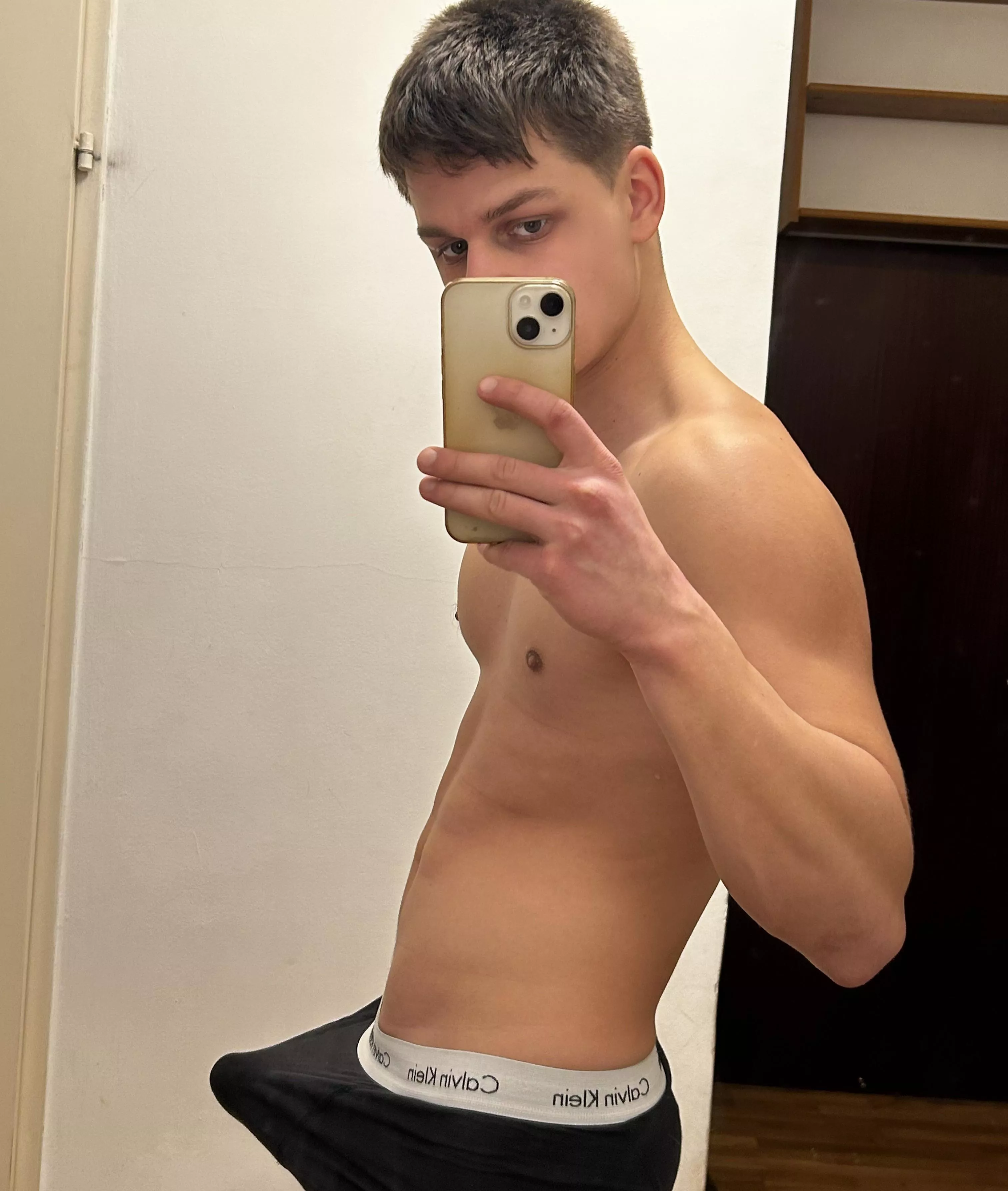 (19)Opinion on my morning bulge?