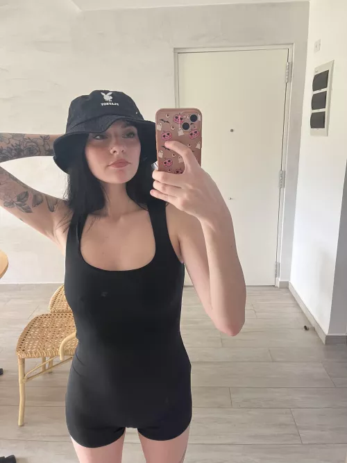 1st selfie of the month, feeling cute IUTR