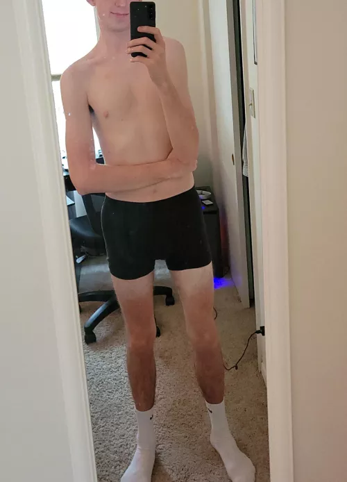 22 us, into guys 20-30 (hairy/tops+) snap in bio