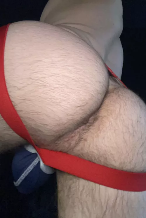 28. Fuzzy jock boy looking for his hung daddy. DM for snap