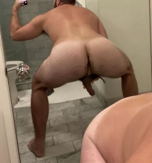 36. 6’5 beefy sub bro. Into jockstraps, chastity, poppers. Tops hmu with asl and pic. G_stall1986