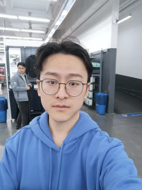 A bad hair day means a big forehead 👽