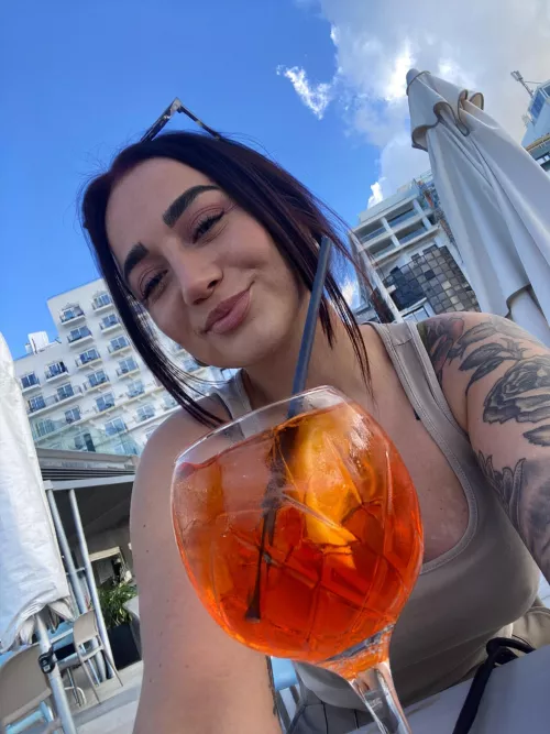 Am I looking good in this top? [34F]