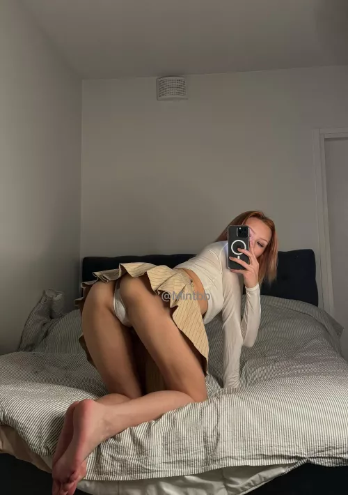 Any small booty lovers here?