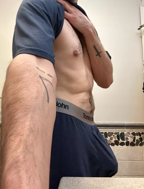 anybody wna see wuts under the bulge? x