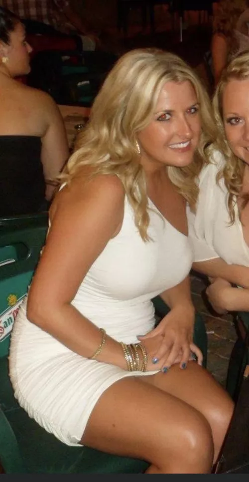 BEAUTIFUL busty blonde