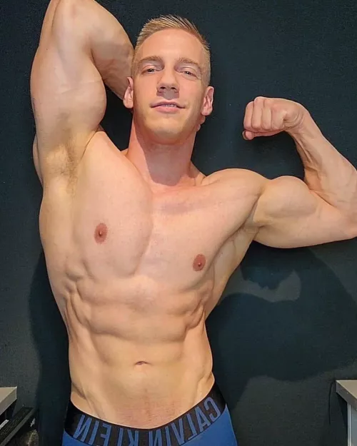 BIG EVERYWHERE 😈..