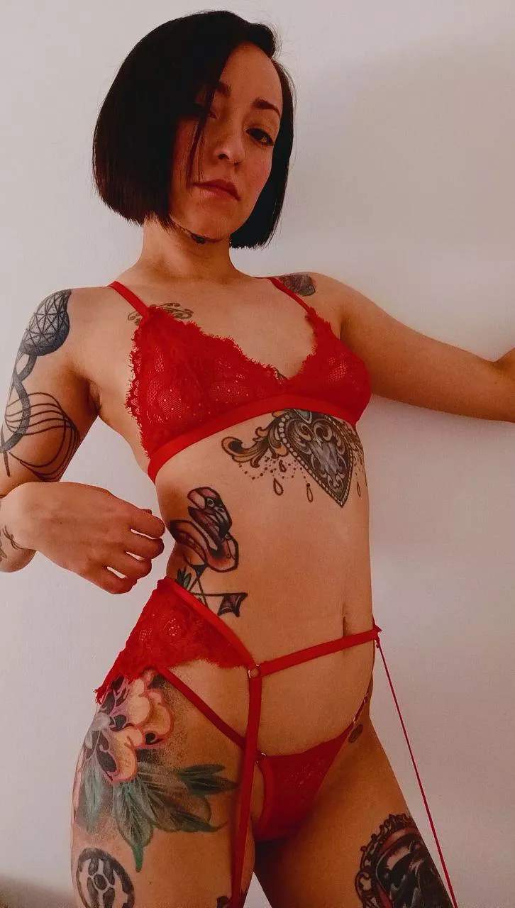 Does red and short hair matches or not