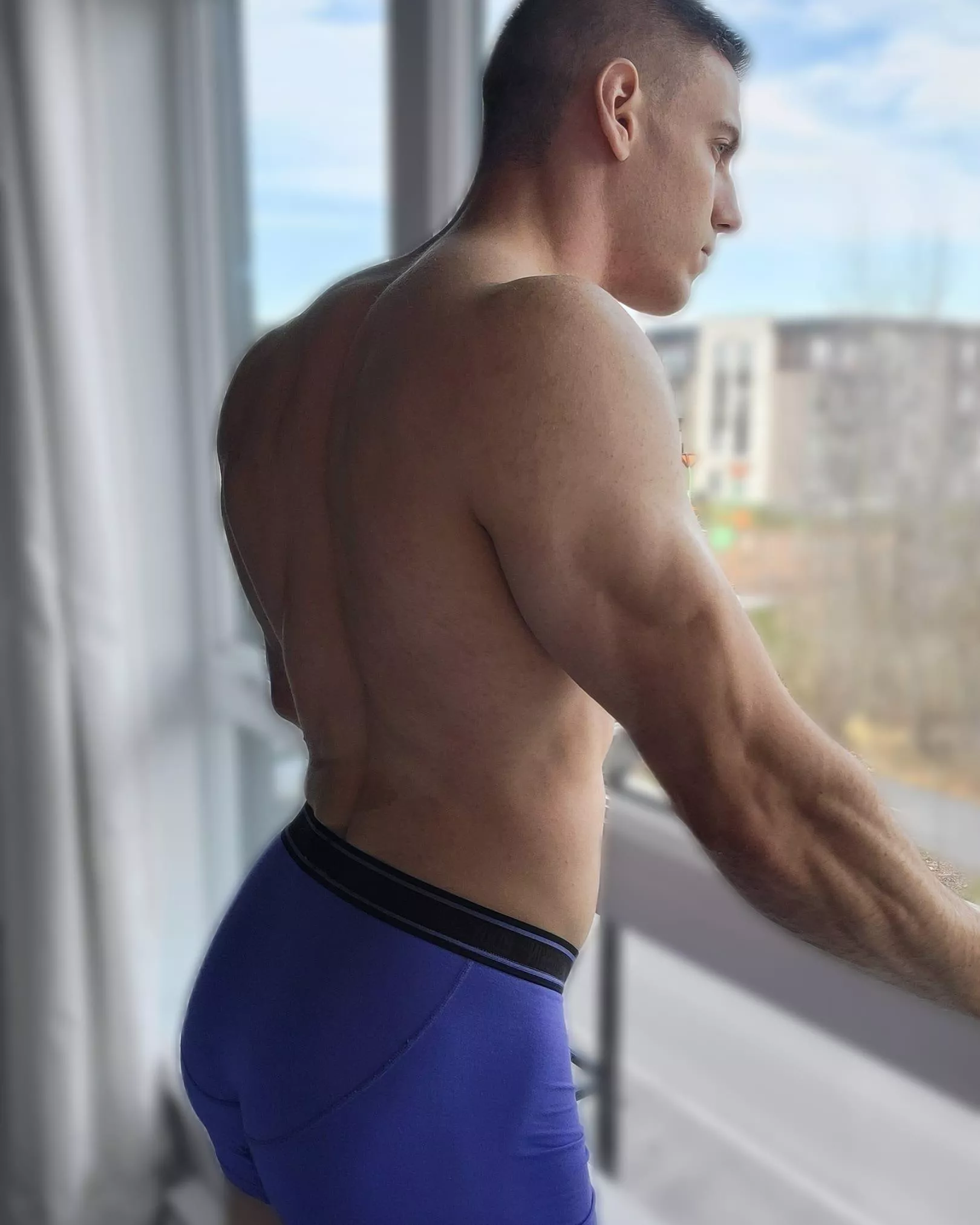 Enjoying the view 😏..?