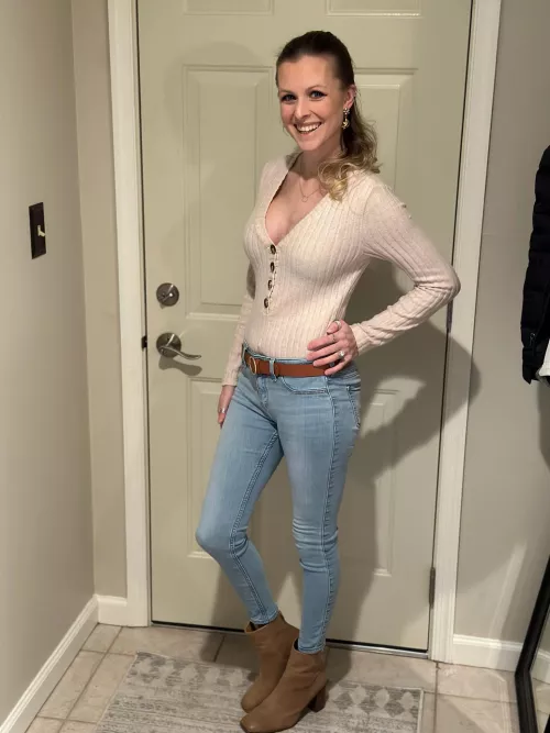 Feeling like a Milf in My Mom Jeans