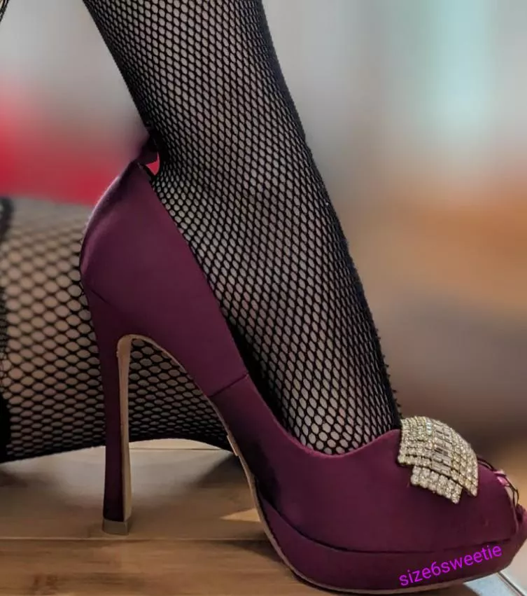 happy Fishnets Friday! First post here, how did I do?