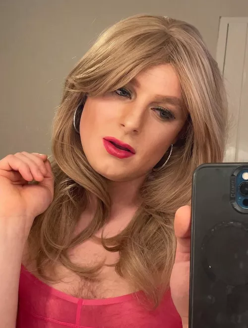 Hey guys I’m Zoe from Uk, London :)