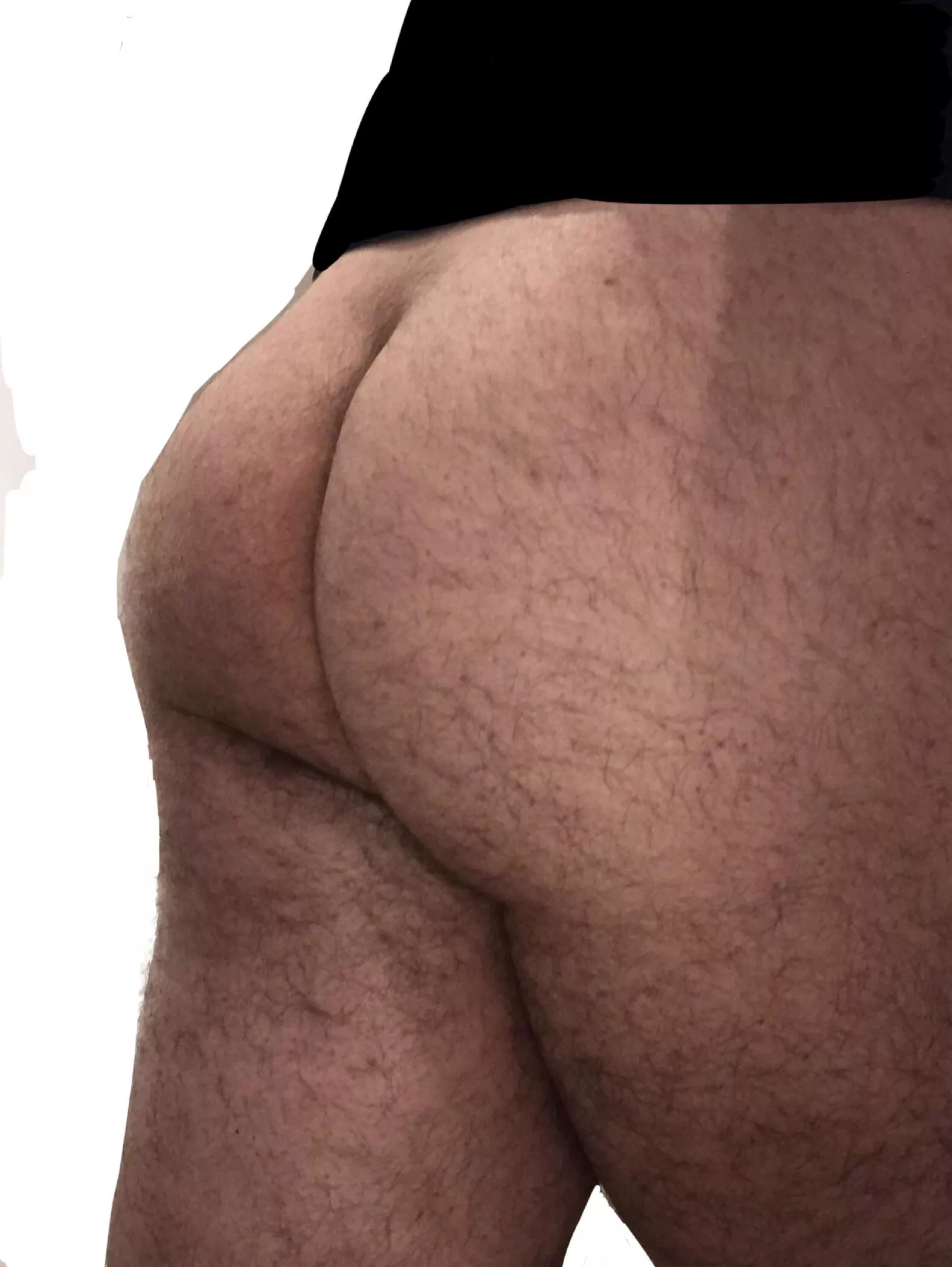 I can’t keep my butt hidden away all day 🍑 It’s always eager to say hello 👋 