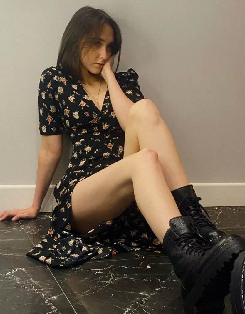 I got tired of waiting for an invitation to a date and stayed at home