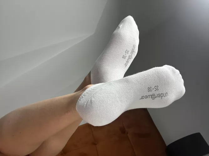 i heard wearing socks makes you cum harder [f]