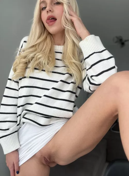 I love playing with my pink and sweet pussy. Want to join in?