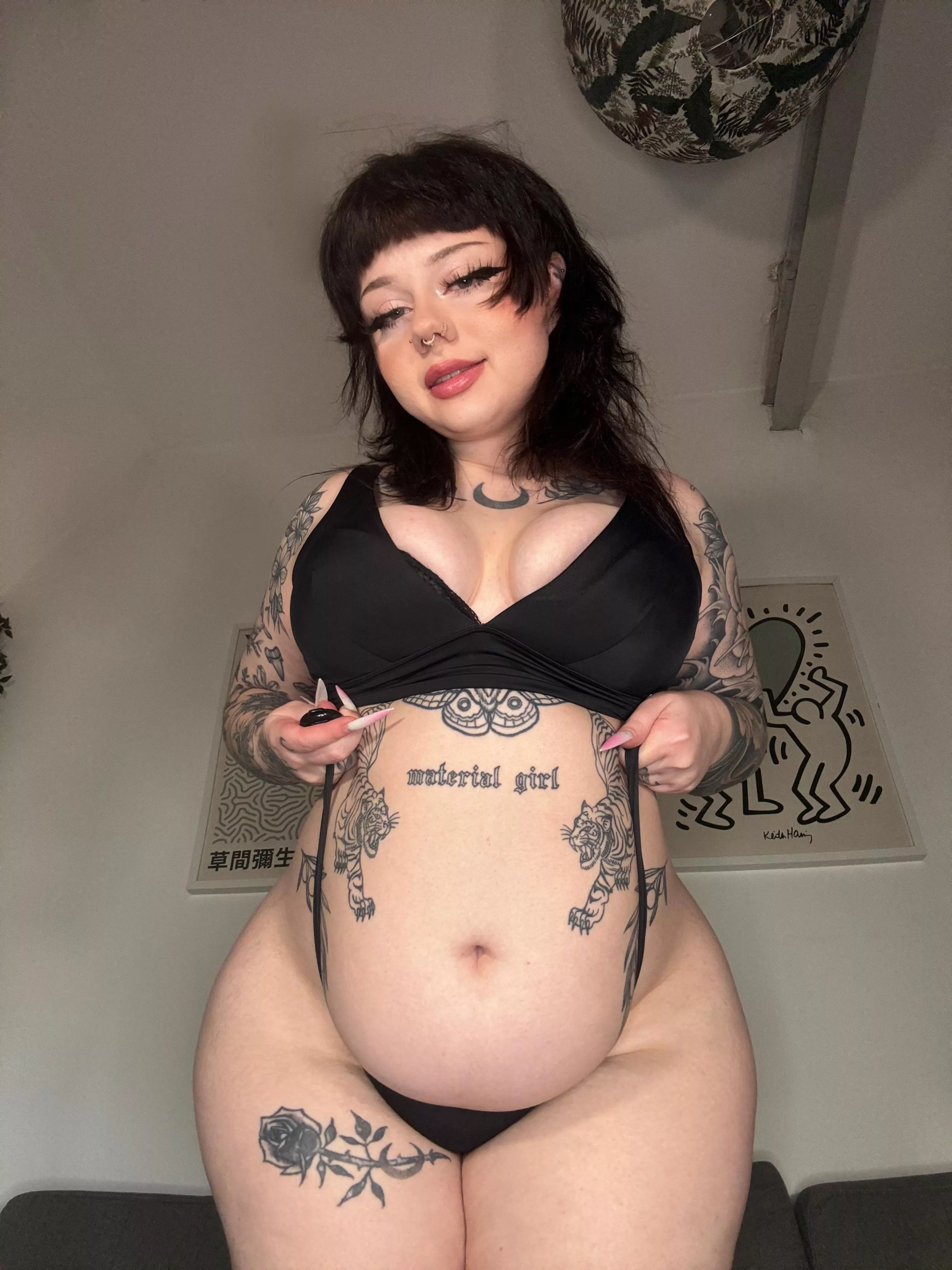 I’m craving so much chocolate and strawberries 🥹