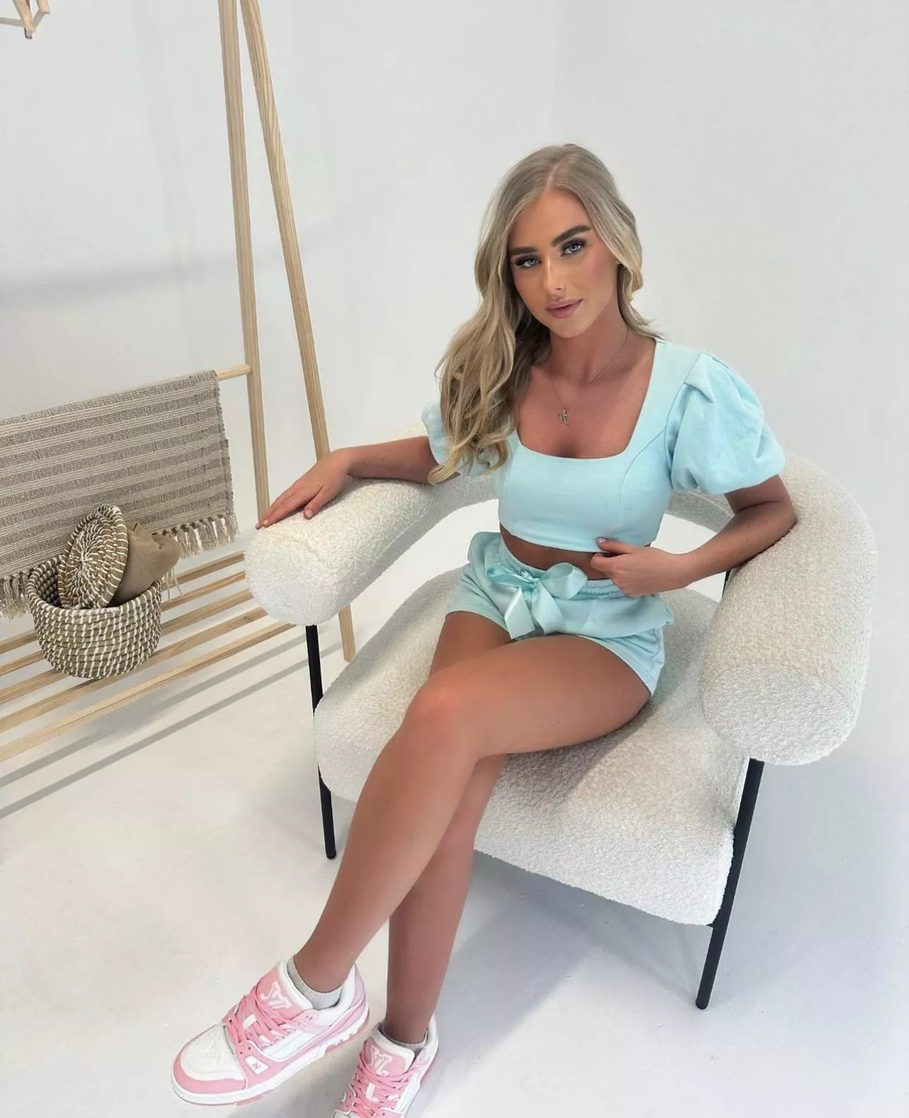 I'm in love with the color of my crop top