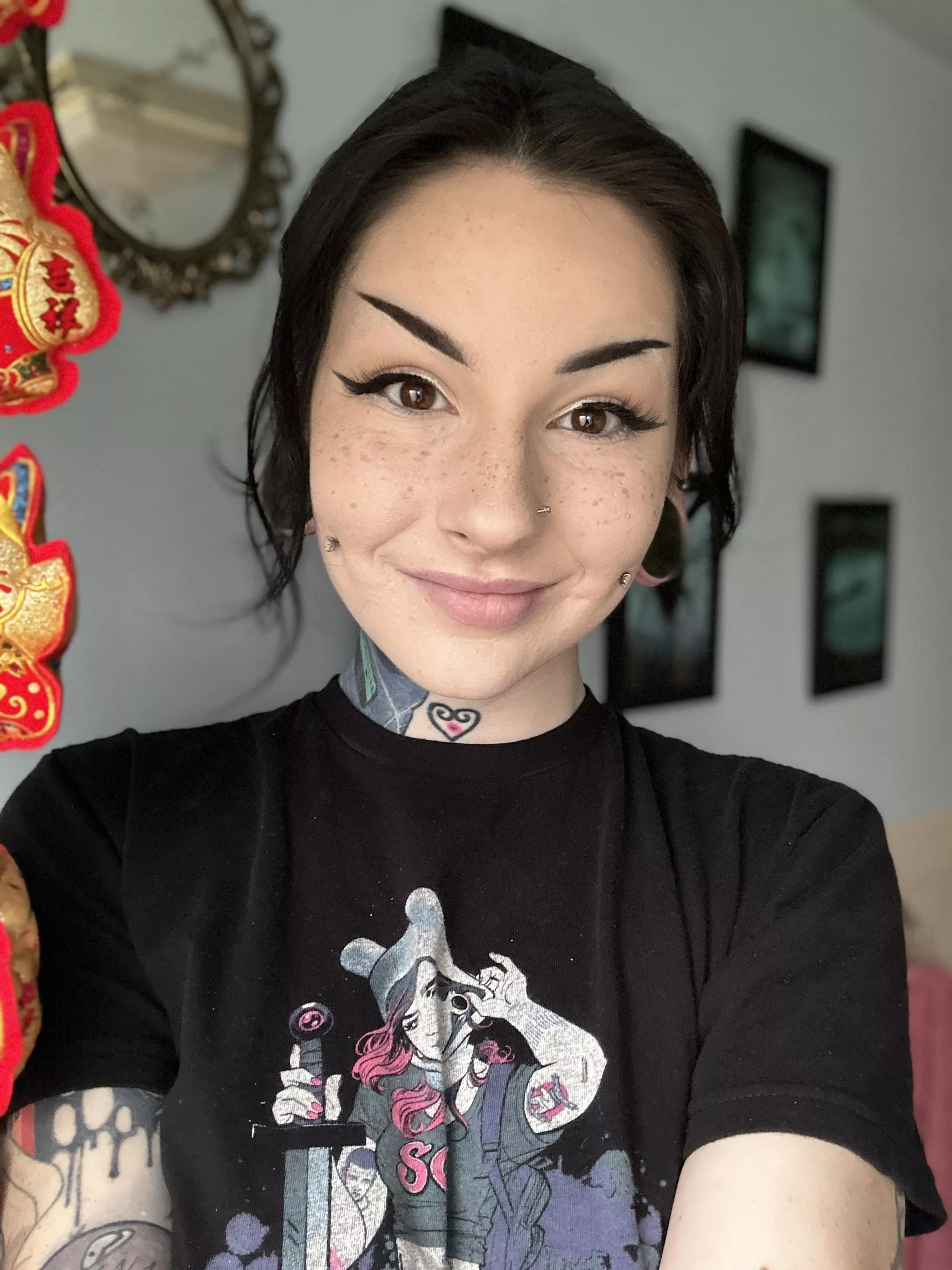 In need of a alt girl next door? I’ll be live in about an hour!