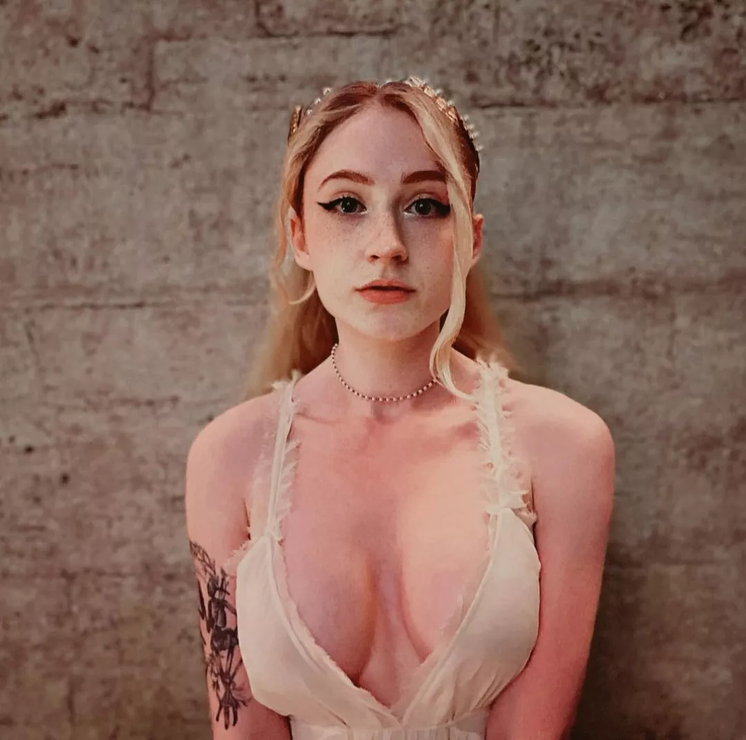 Janet Devlin 