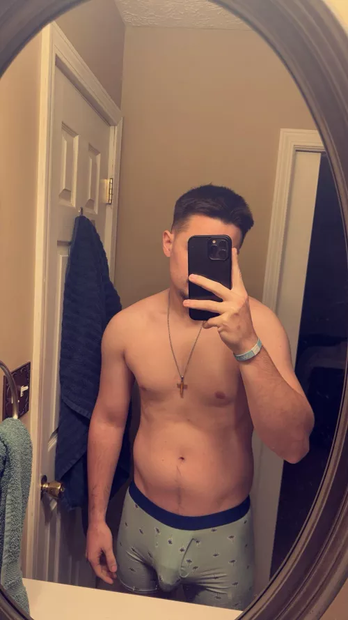 make my friday better by messaging me :)