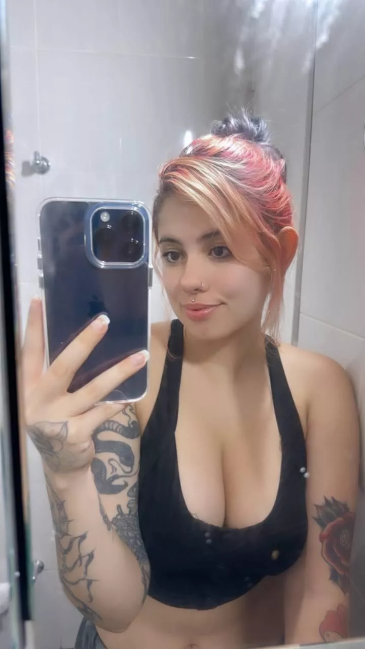 My eyes are up here handsome :)