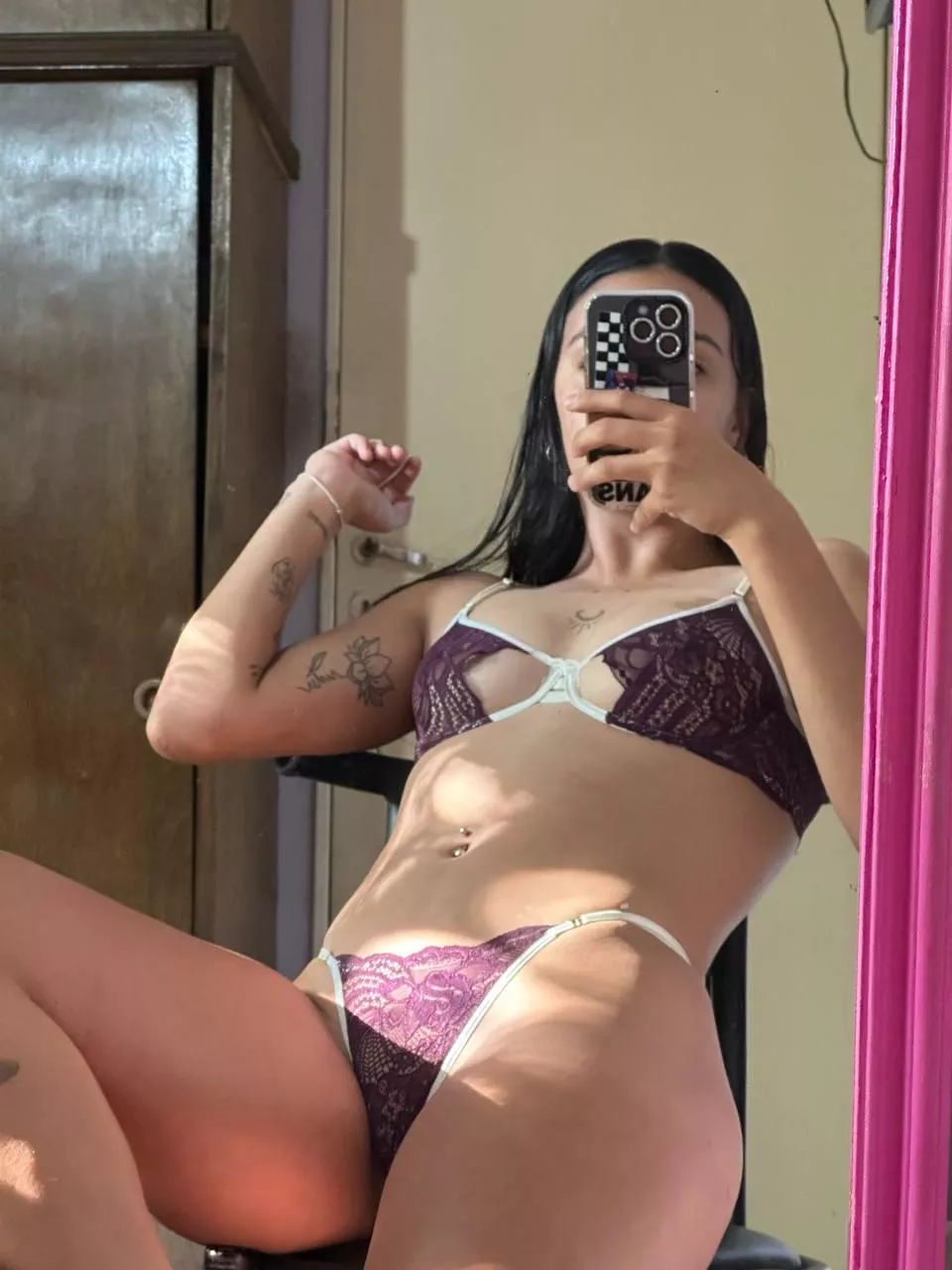  My kink is sending nudes to married men 