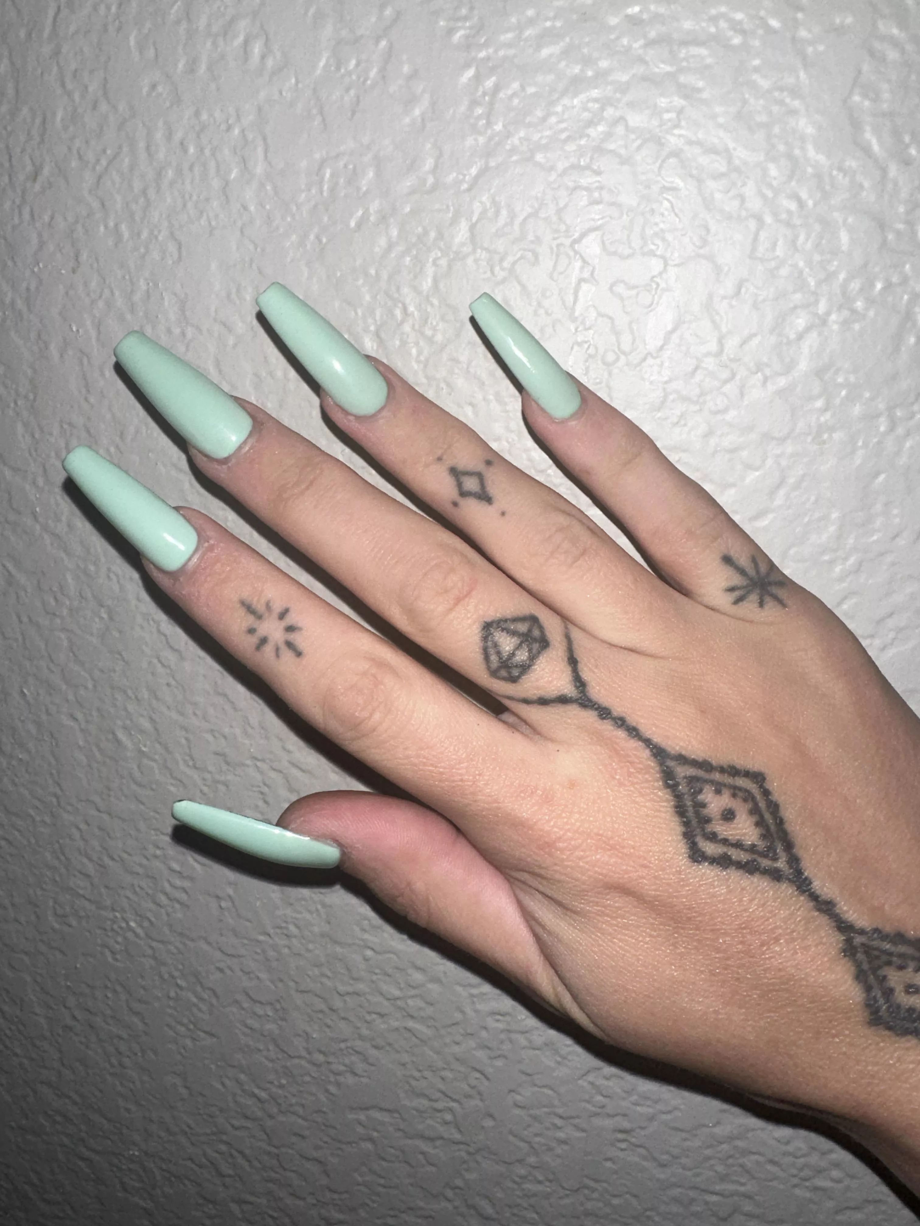 New spring nails 💚waiting for the next good boy to sponsor my next set!